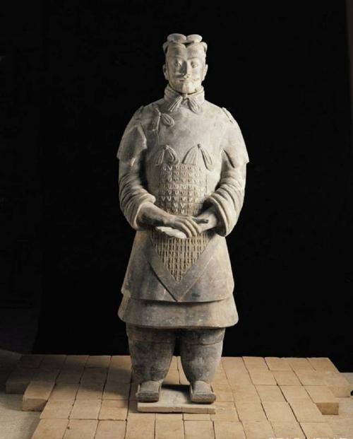 随便上传一张相片，都可以做出一个跳舞视频来，我用兵马俑和宝宝相片测试了一下，非常搞笑[呲牙]。通义千问全民舞王，这个功能大伙可以试试，走一波流量，再挂个链接卖啥啥的！-网创风向标论坛-网络创业-网创圈
