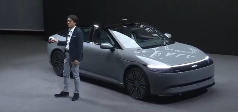 索尼公司在 CES2024 上用 PlayStation 的手柄，控制他们电动汽车开到了展台上；对于新能源汽车行业这是颠覆性的，从事受手柄行业，汽车行业，数码行业的圈友可以持续关注。-网创风向标论坛-网络创业-网创圈